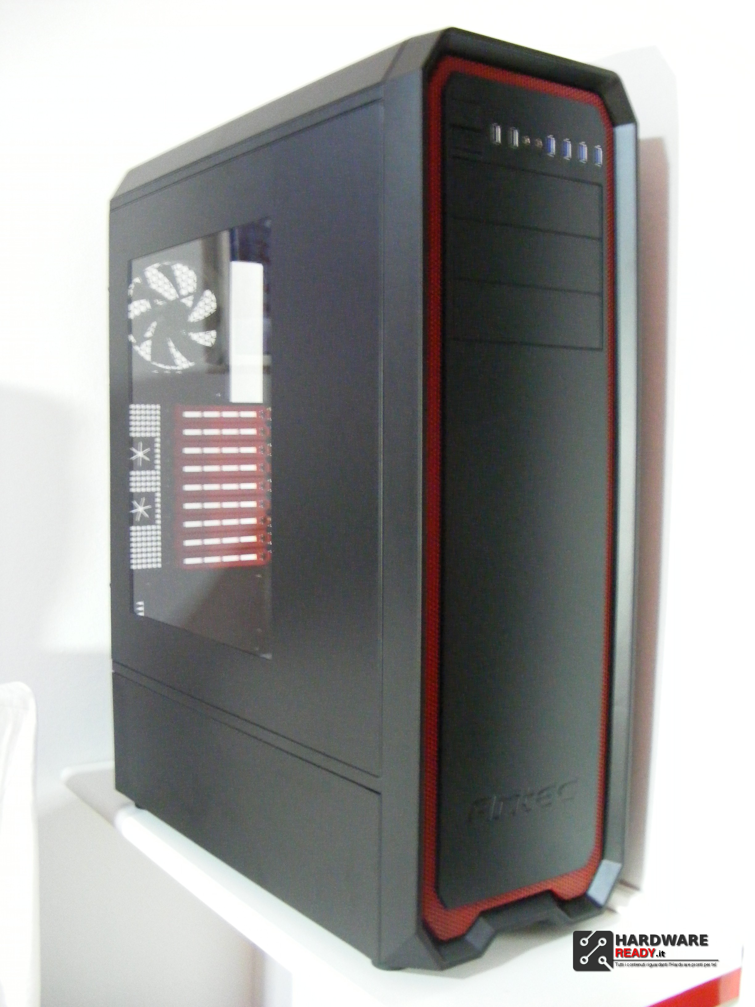 Recensione Antec Hundred case gaming dalle grandi dimensioni