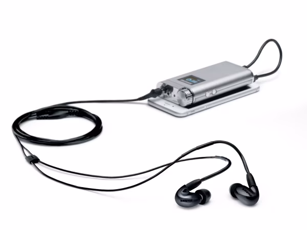 SE846_Black_Earphones_with_SHA900_LR