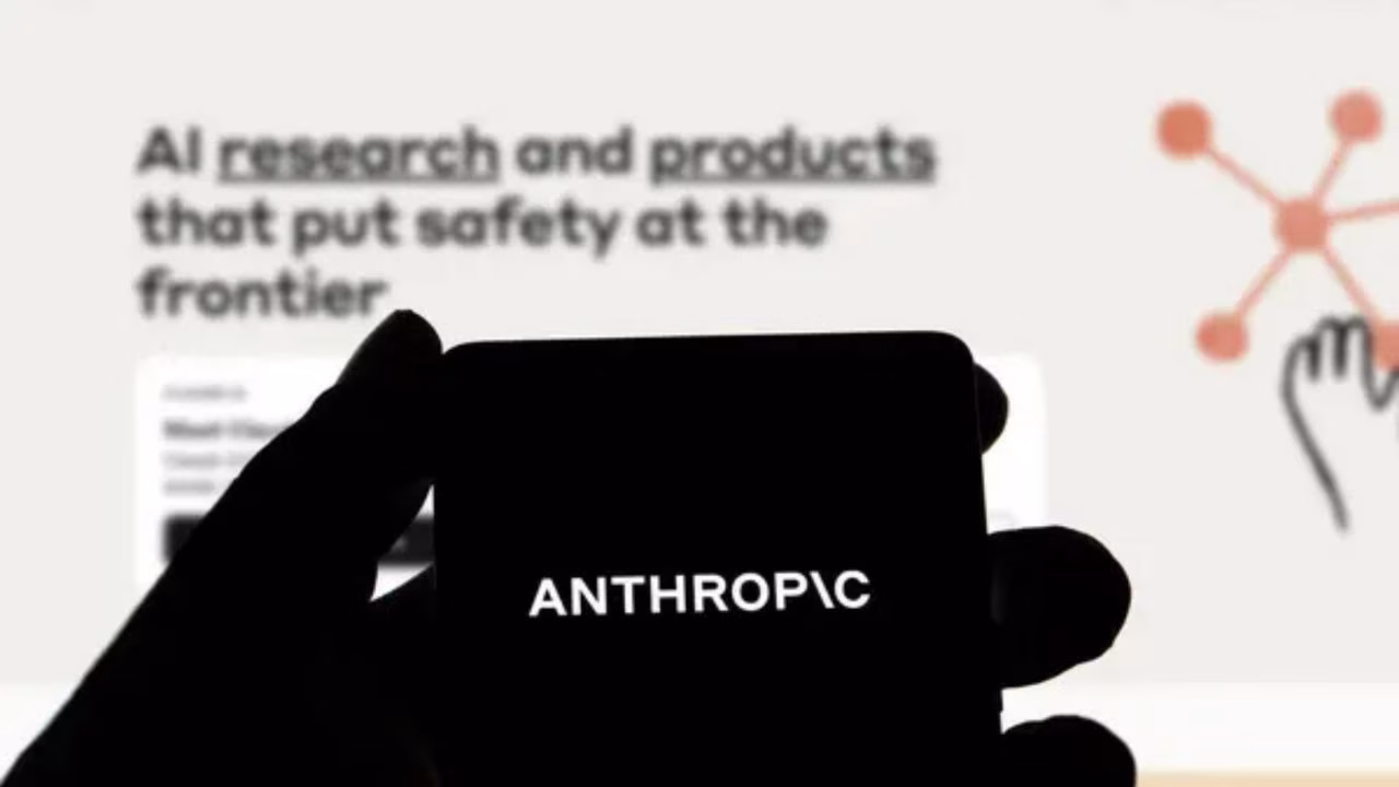Anthropic testa Cowork su smartphone: Dispatch rischia di essere affiancato?