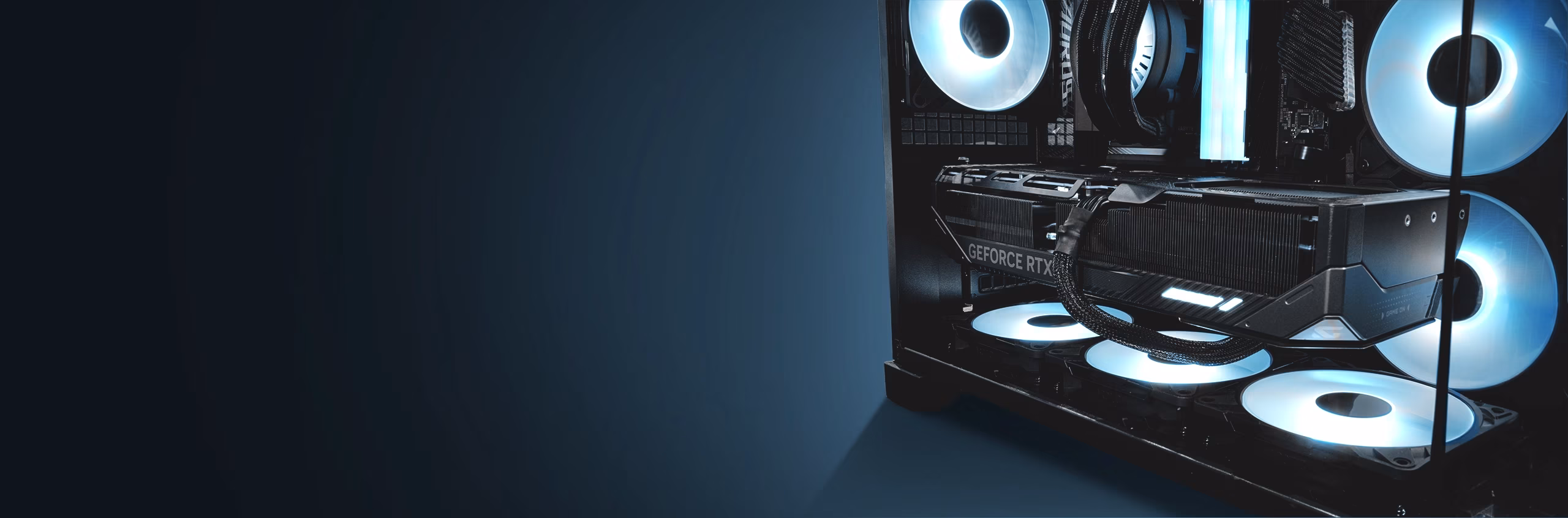 PC gaming con numerose ventole gestibili tramite ARCTIC Fan Controller